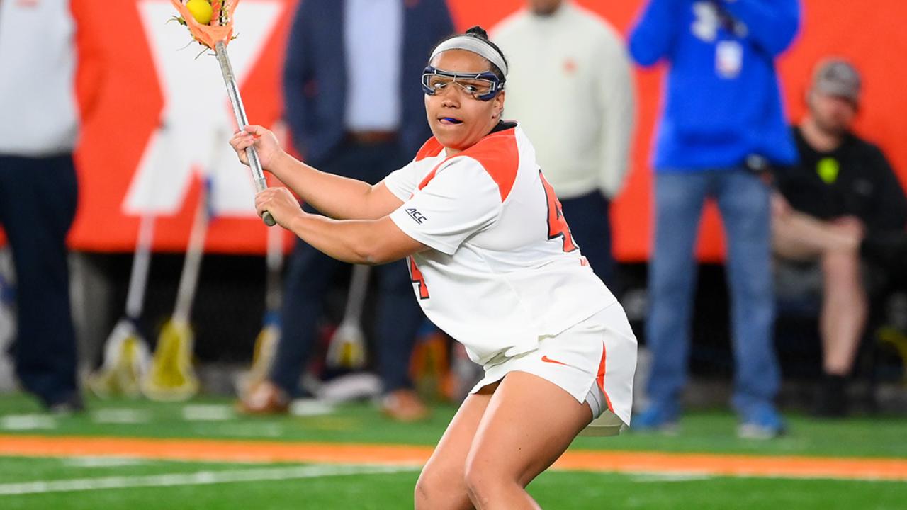 Syracuse's Emma Ward prepares to shoot.